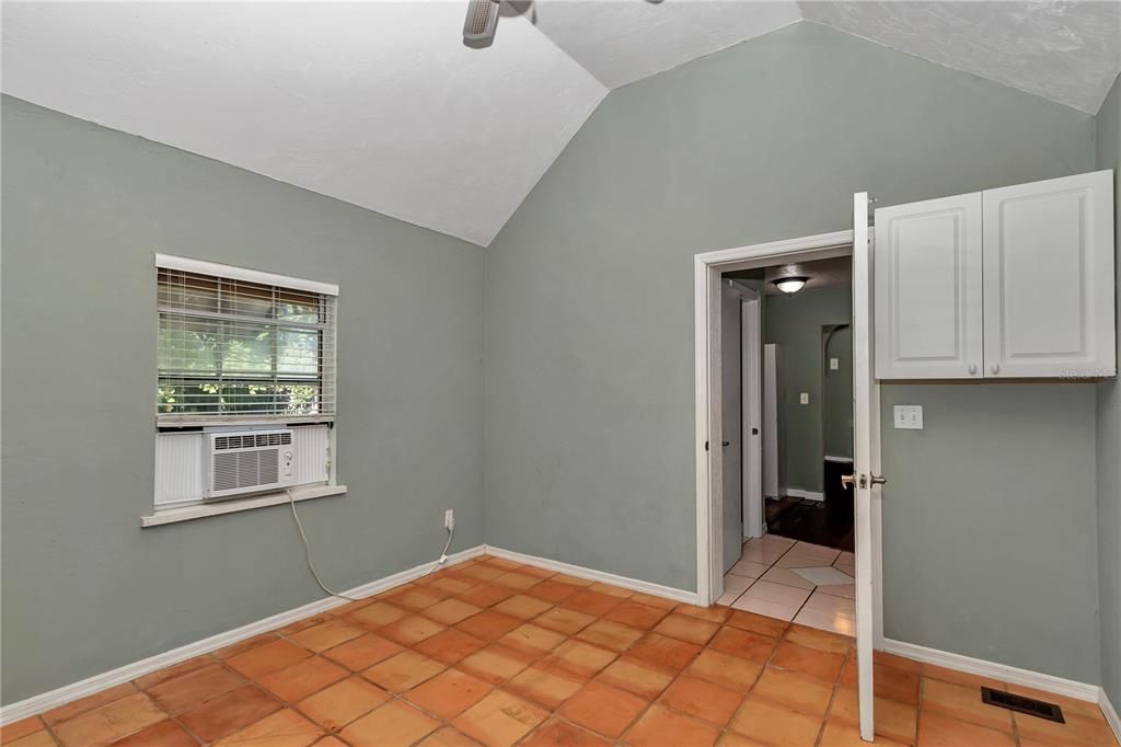 На продажу: $198,000 (4 спален, 2 ванн, 1686 Квадратных фут)