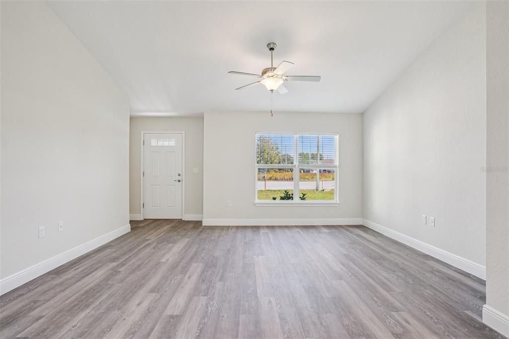 Active With Contract: $289,900 (3 beds, 2 baths, 1453 Square Feet)