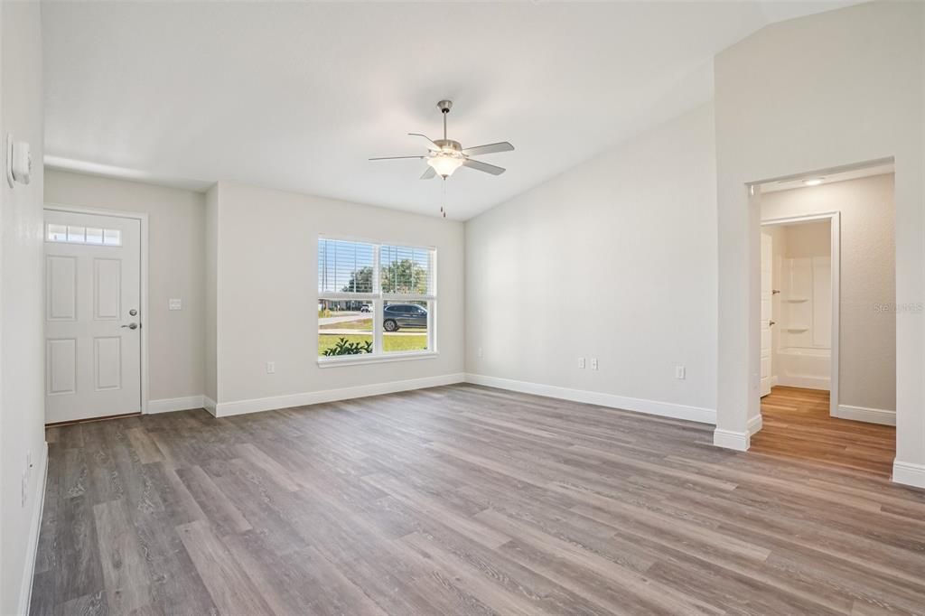 Active With Contract: $289,900 (3 beds, 2 baths, 1453 Square Feet)