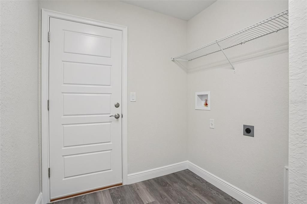 Active With Contract: $289,900 (3 beds, 2 baths, 1453 Square Feet)