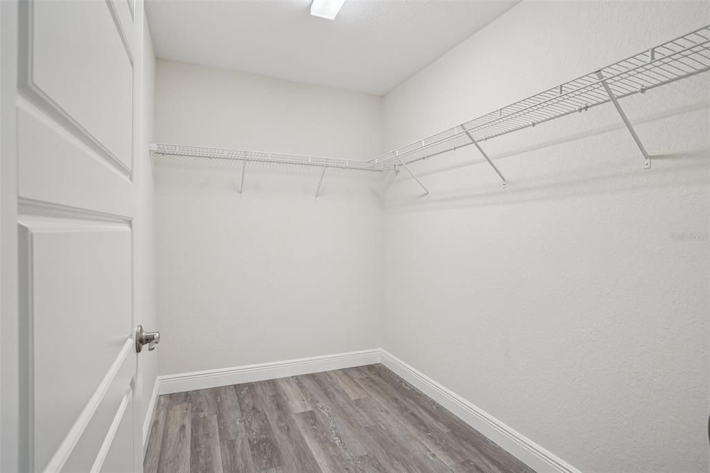 Active With Contract: $289,900 (3 beds, 2 baths, 1453 Square Feet)