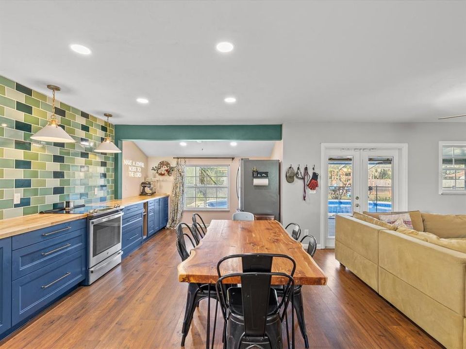 合同活跃: $479,000 (3 贝兹, 2 浴室, 1545 平方英尺)