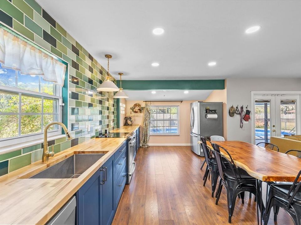 合同活跃: $479,000 (3 贝兹, 2 浴室, 1545 平方英尺)