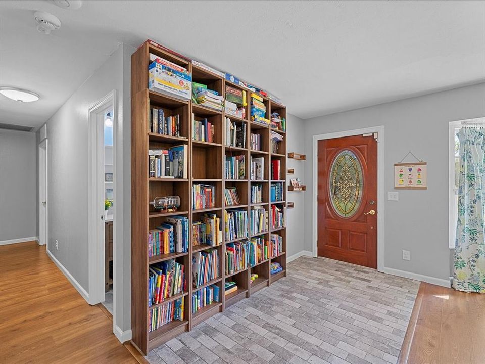 合同活跃: $479,000 (3 贝兹, 2 浴室, 1545 平方英尺)