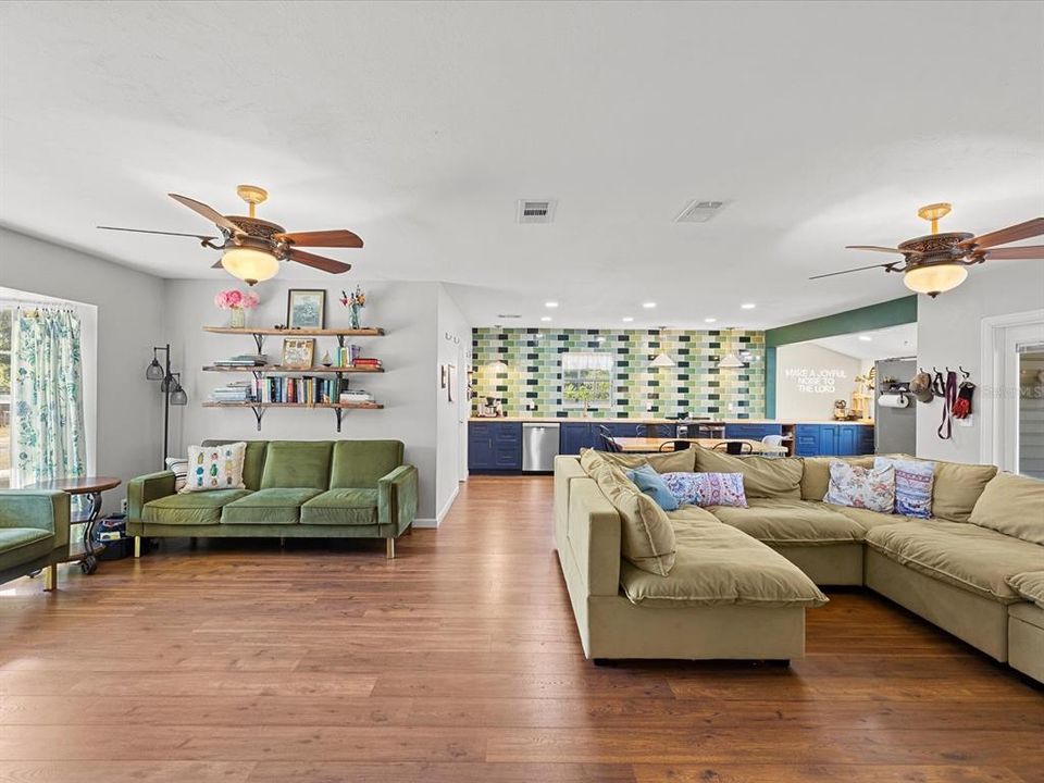 合同活跃: $479,000 (3 贝兹, 2 浴室, 1545 平方英尺)