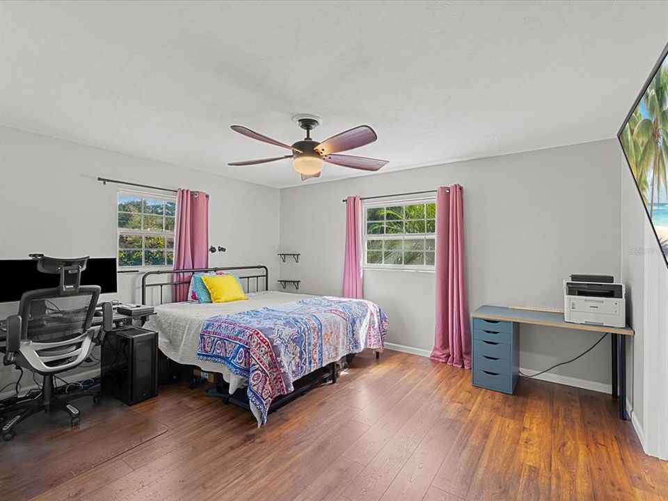 合同活跃: $479,000 (3 贝兹, 2 浴室, 1545 平方英尺)