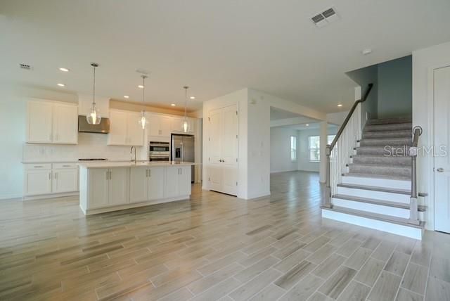 出租: $3,300 (5 贝兹, 4 浴室, 3422 平方英尺)