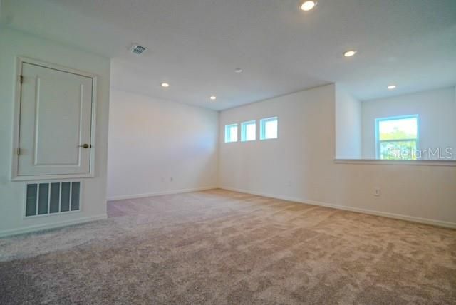 出租: $3,300 (5 贝兹, 4 浴室, 3422 平方英尺)