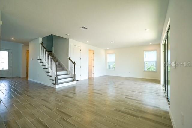 出租: $3,300 (5 贝兹, 4 浴室, 3422 平方英尺)