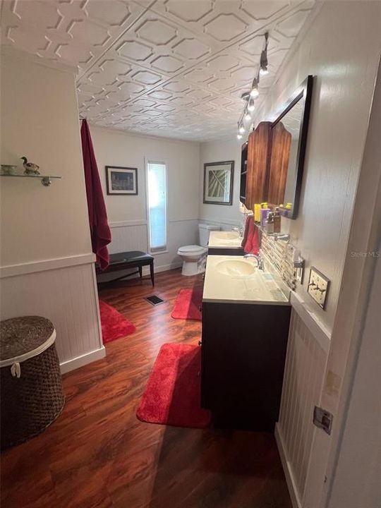 For Sale: $169,900 (2 beds, 2 baths, 1248 Square Feet)