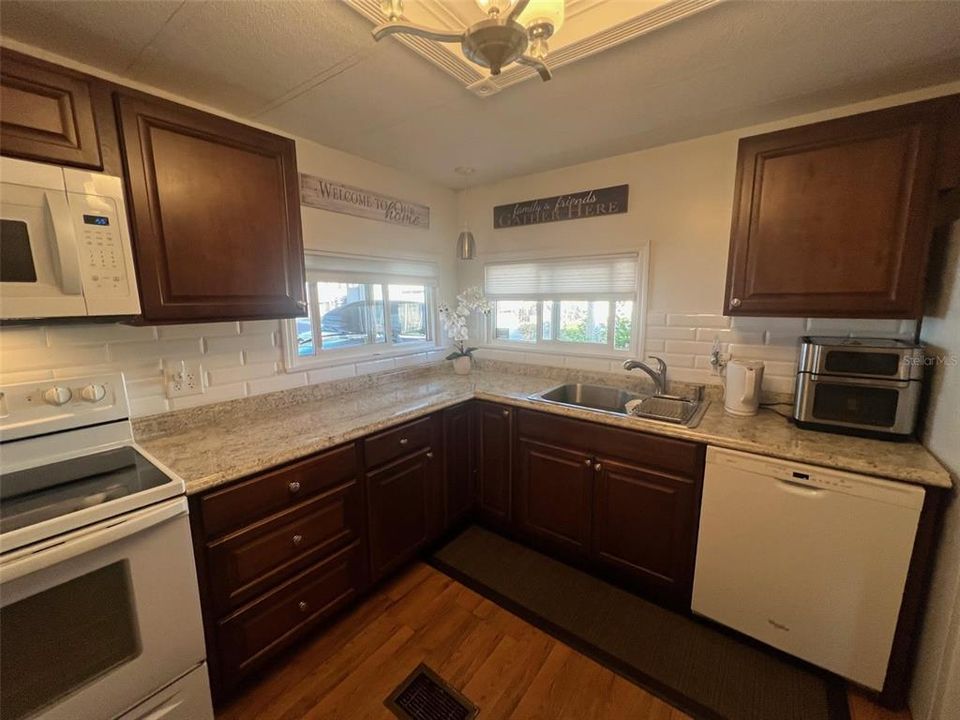For Sale: $169,900 (2 beds, 2 baths, 1248 Square Feet)