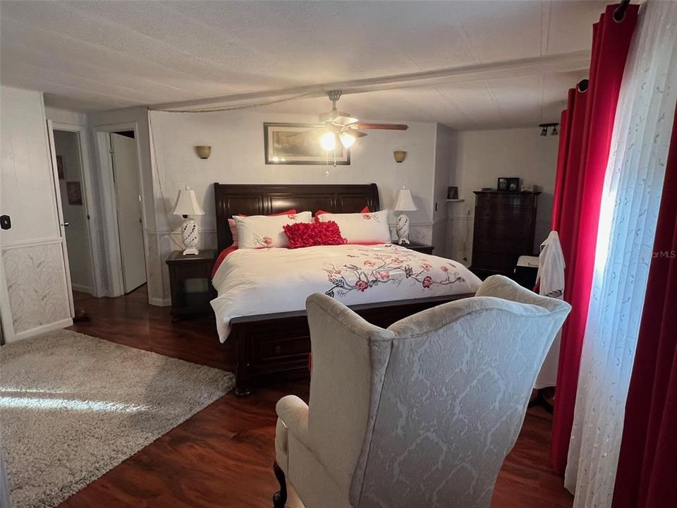 For Sale: $169,900 (2 beds, 2 baths, 1248 Square Feet)