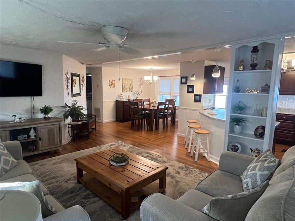 For Sale: $169,900 (2 beds, 2 baths, 1248 Square Feet)