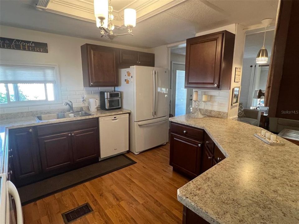 For Sale: $169,900 (2 beds, 2 baths, 1248 Square Feet)