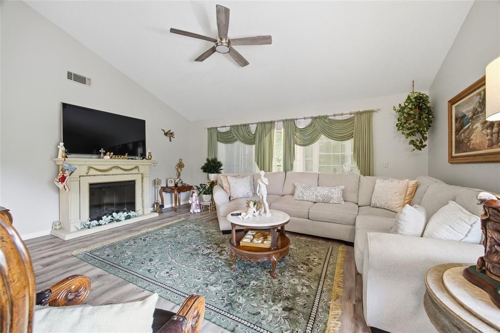 待售: $249,900 (3 贝兹, 2 浴室, 1498 平方英尺)