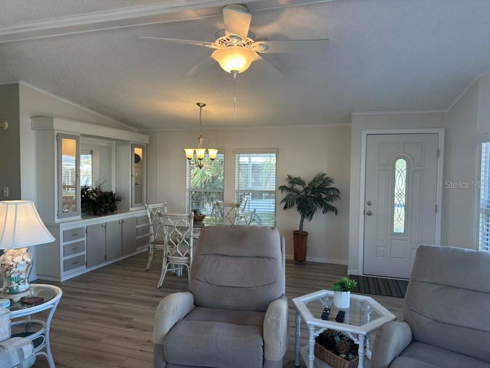 For Sale: $135,000 (2 beds, 2 baths, 1152 Square Feet)