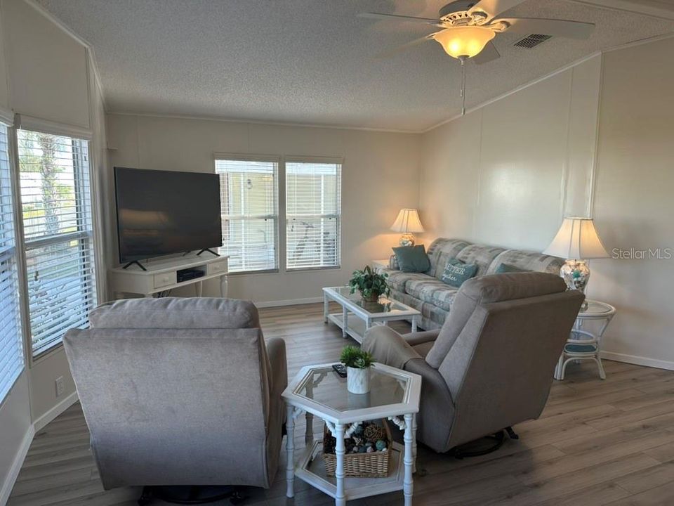 For Sale: $135,000 (2 beds, 2 baths, 1152 Square Feet)