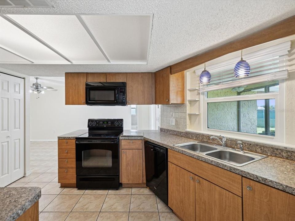 For Sale: $274,900 (3 beds, 2 baths, 1482 Square Feet)