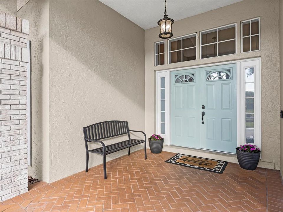 合同活跃: $749,000 (5 贝兹, 3 浴室, 3407 平方英尺)