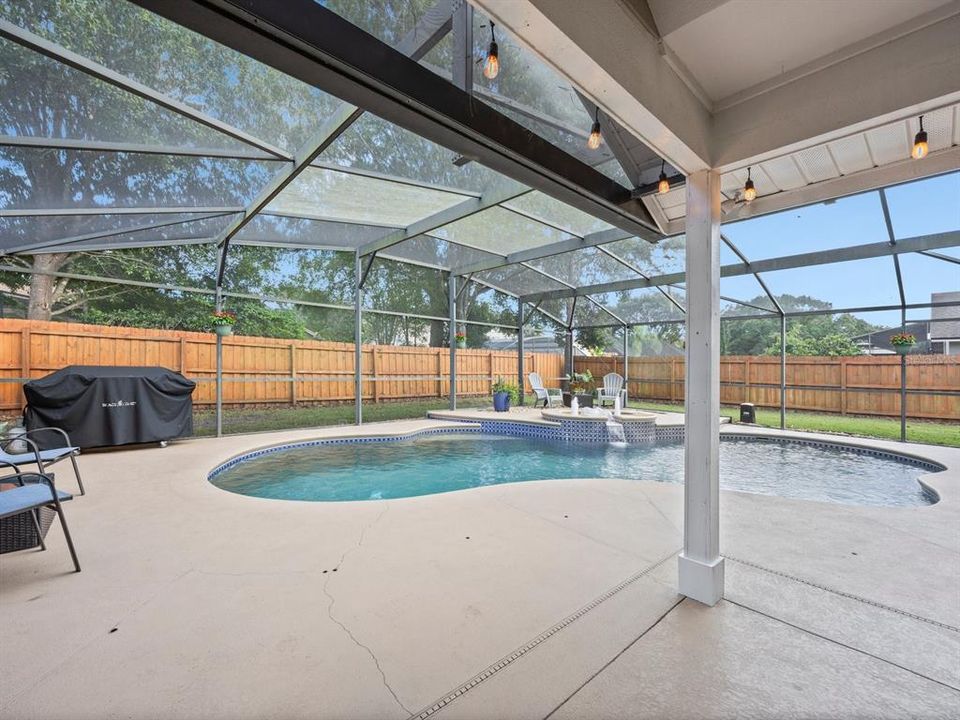 合同活跃: $749,000 (5 贝兹, 3 浴室, 3407 平方英尺)