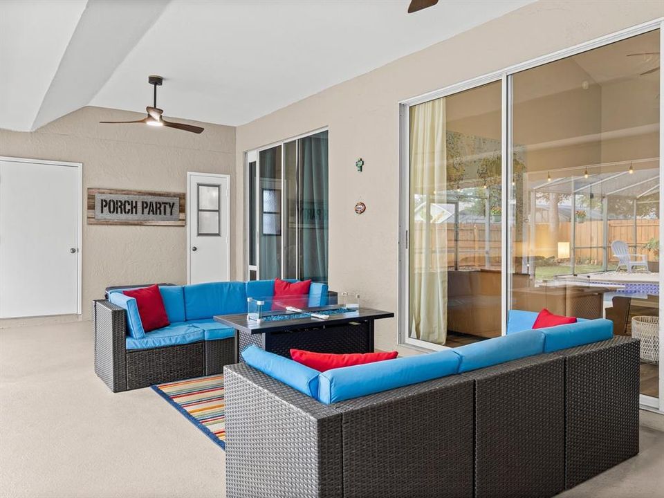 合同活跃: $749,000 (5 贝兹, 3 浴室, 3407 平方英尺)