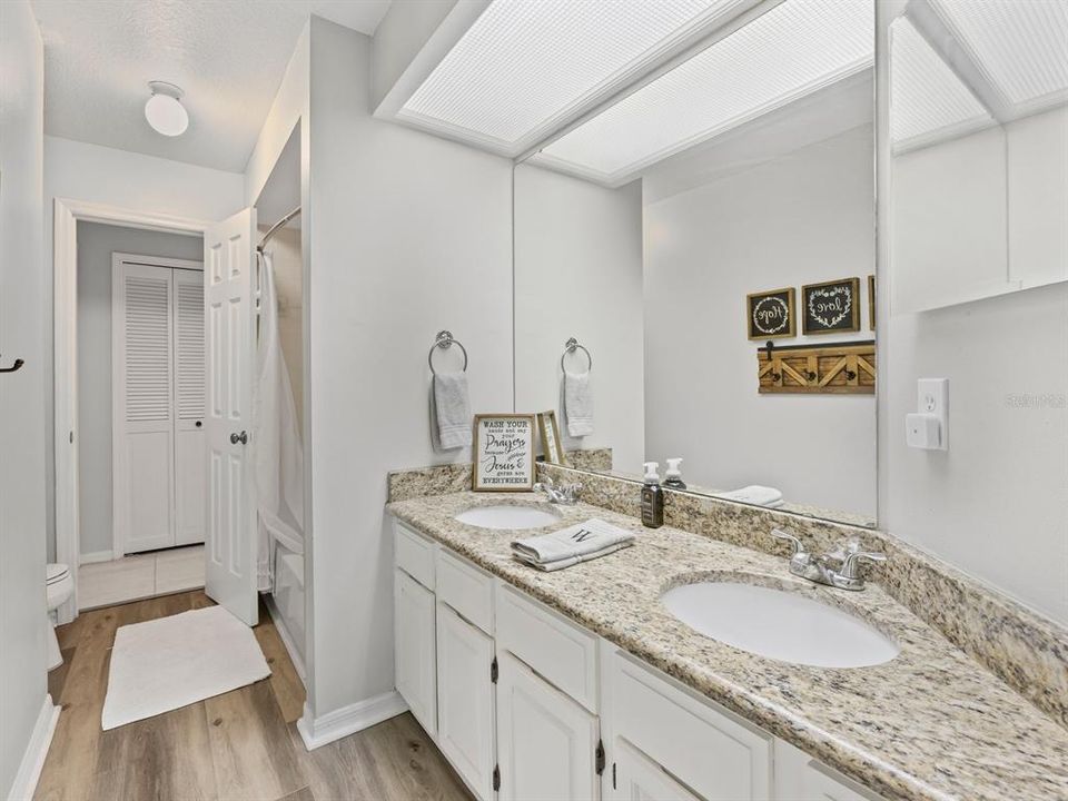 合同活跃: $749,000 (5 贝兹, 3 浴室, 3407 平方英尺)