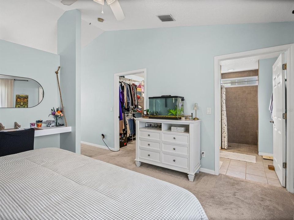 合同活跃: $749,000 (5 贝兹, 3 浴室, 3407 平方英尺)