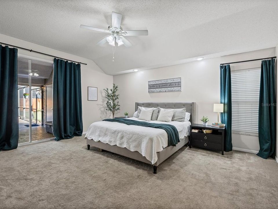 合同活跃: $749,000 (5 贝兹, 3 浴室, 3407 平方英尺)