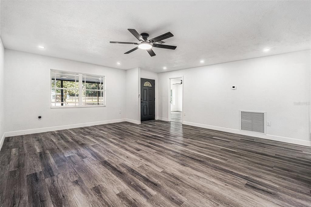 For Sale: $384,900 (3 beds, 2 baths, 1720 Square Feet)