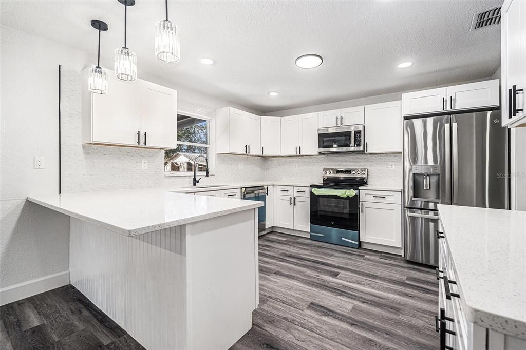 For Sale: $384,900 (3 beds, 2 baths, 1720 Square Feet)