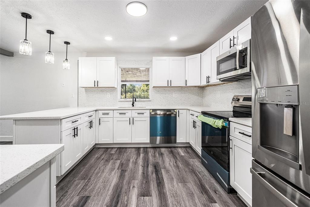 For Sale: $384,900 (3 beds, 2 baths, 1720 Square Feet)