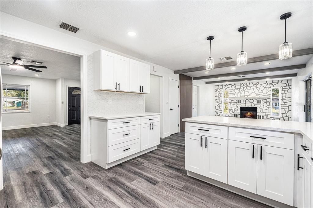 For Sale: $384,900 (3 beds, 2 baths, 1720 Square Feet)