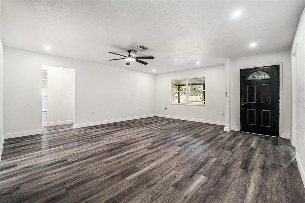 For Sale: $384,900 (3 beds, 2 baths, 1720 Square Feet)