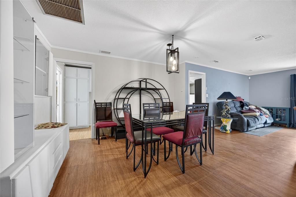 На продажу: $375,000 (4 спален, 3 ванн, 1711 Квадратных фут)