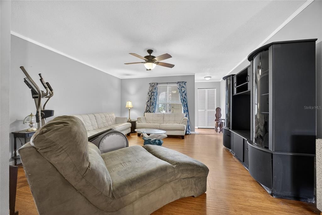 На продажу: $375,000 (4 спален, 3 ванн, 1711 Квадратных фут)