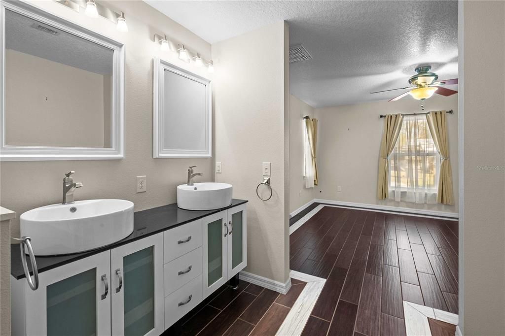 For Sale: $715,000 (3 beds, 2 baths, 1456 Square Feet)