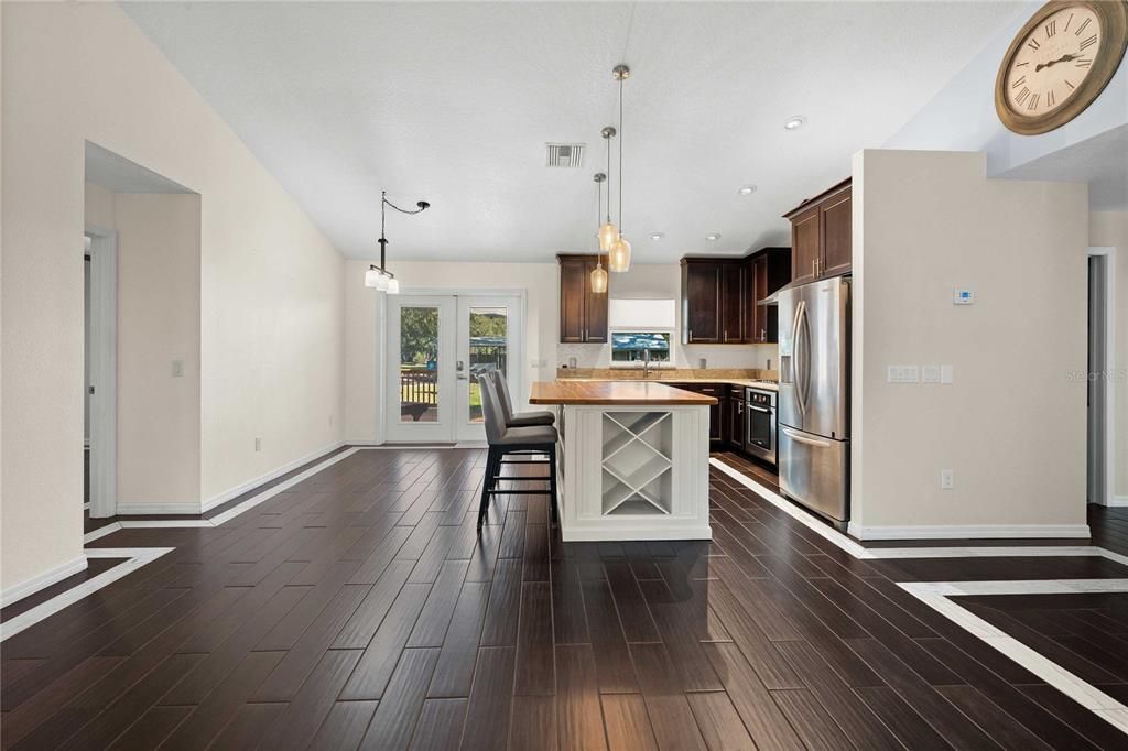 For Sale: $715,000 (3 beds, 2 baths, 1456 Square Feet)