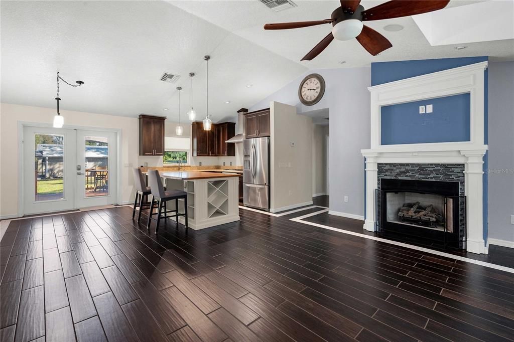 For Sale: $715,000 (3 beds, 2 baths, 1456 Square Feet)