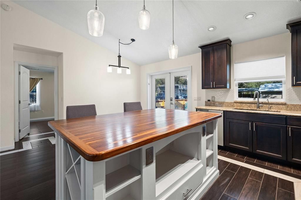 For Sale: $715,000 (3 beds, 2 baths, 1456 Square Feet)