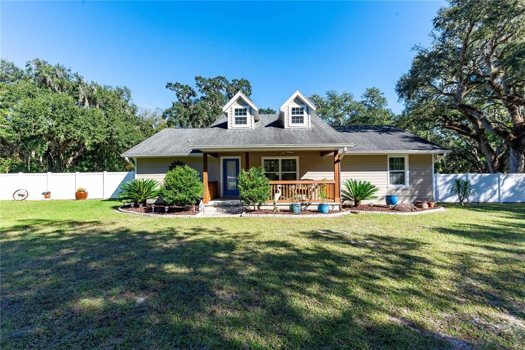 For Sale: $715,000 (3 beds, 2 baths, 1456 Square Feet)