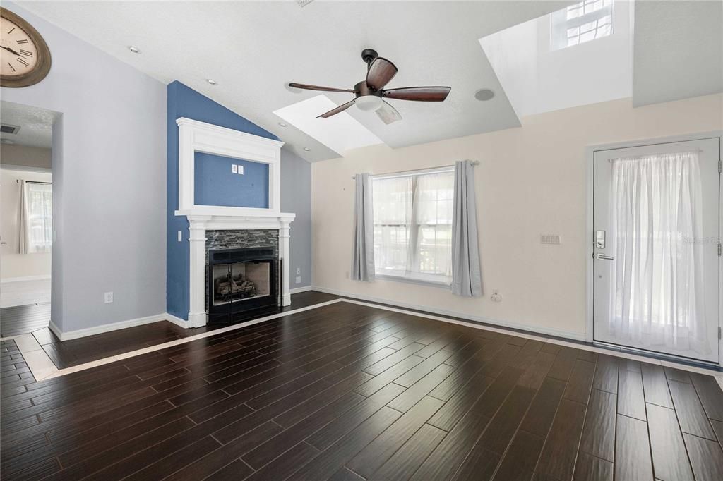 For Sale: $715,000 (3 beds, 2 baths, 1456 Square Feet)