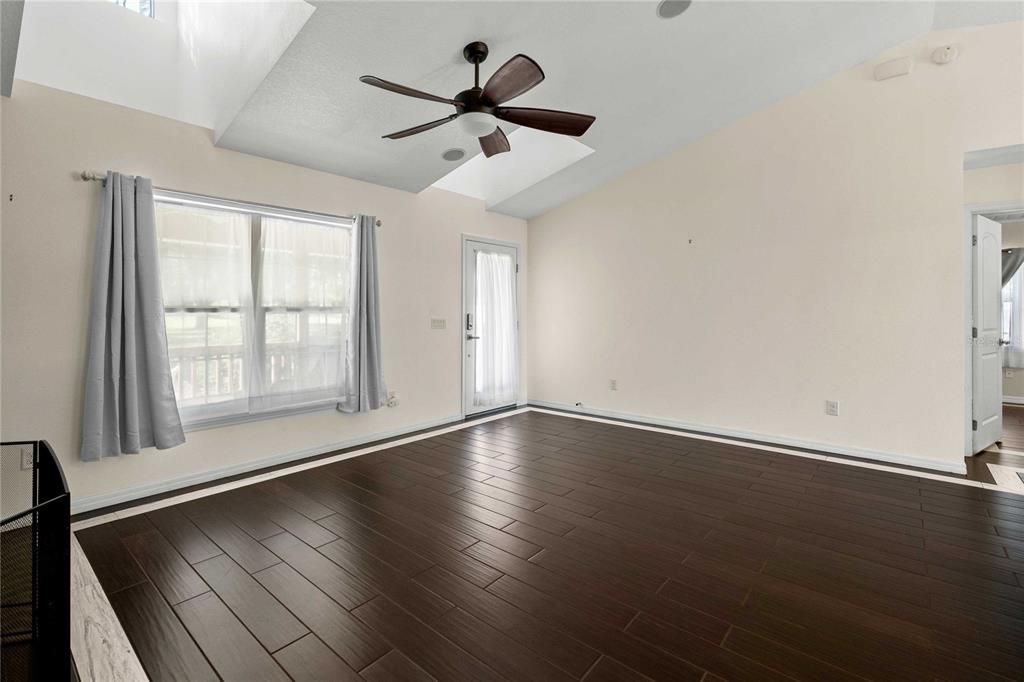 For Sale: $715,000 (3 beds, 2 baths, 1456 Square Feet)