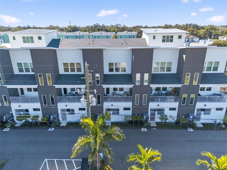 Active With Contract: $799,000 (3 beds, 3 baths, 1990 Square Feet)