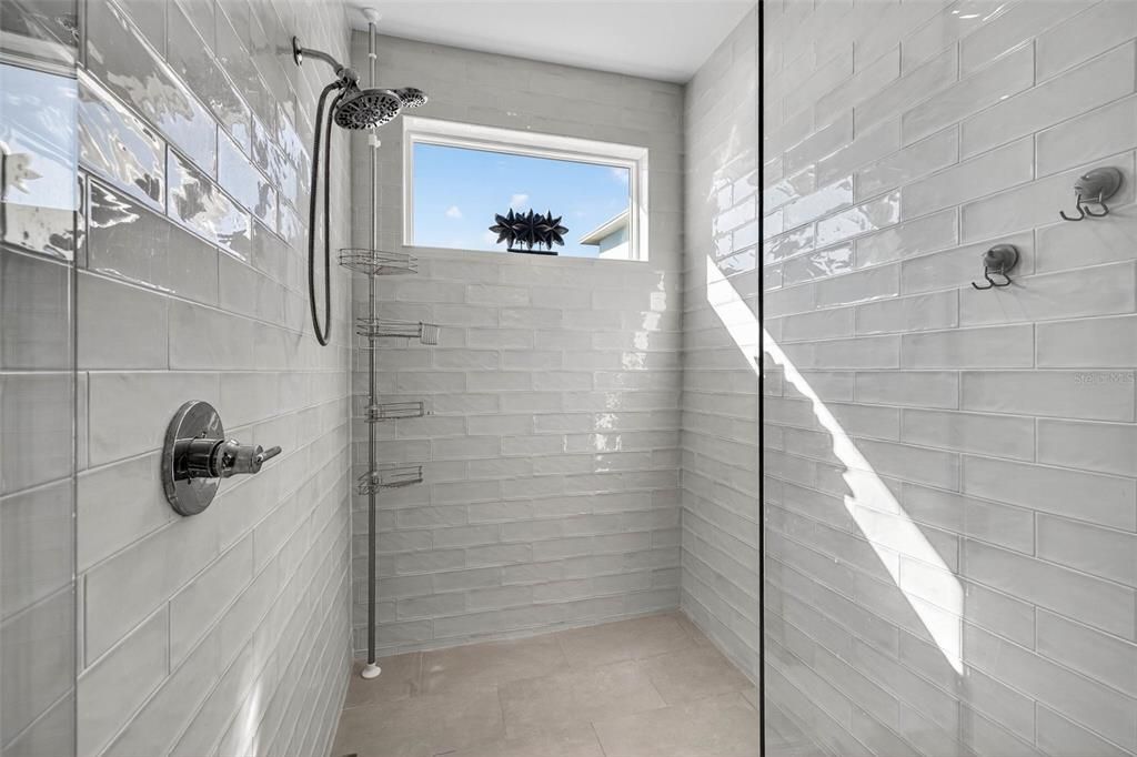 Active With Contract: $799,000 (3 beds, 3 baths, 1990 Square Feet)