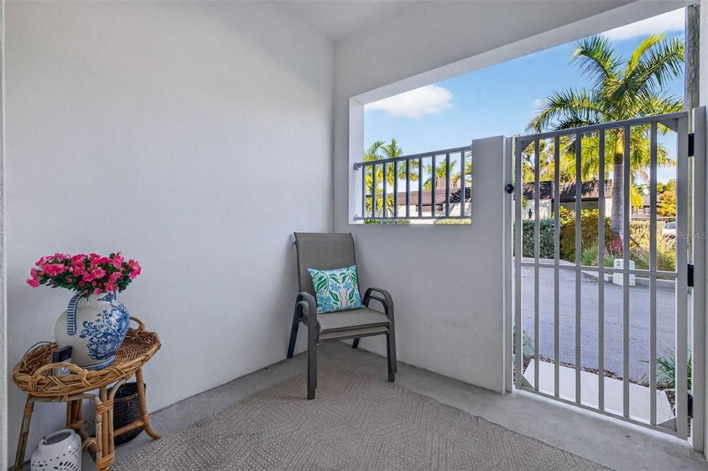 Active With Contract: $799,000 (3 beds, 3 baths, 1990 Square Feet)