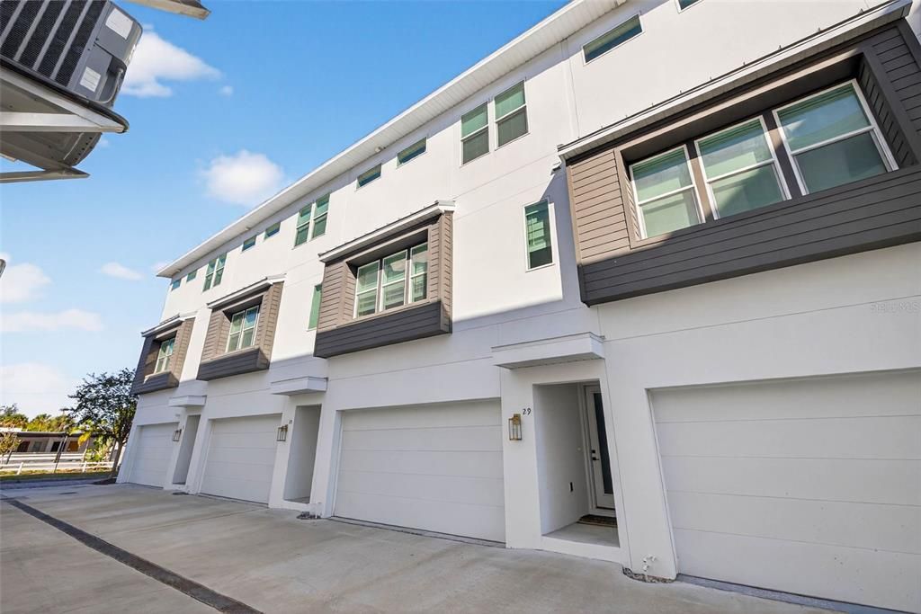 Active With Contract: $799,000 (3 beds, 3 baths, 1990 Square Feet)