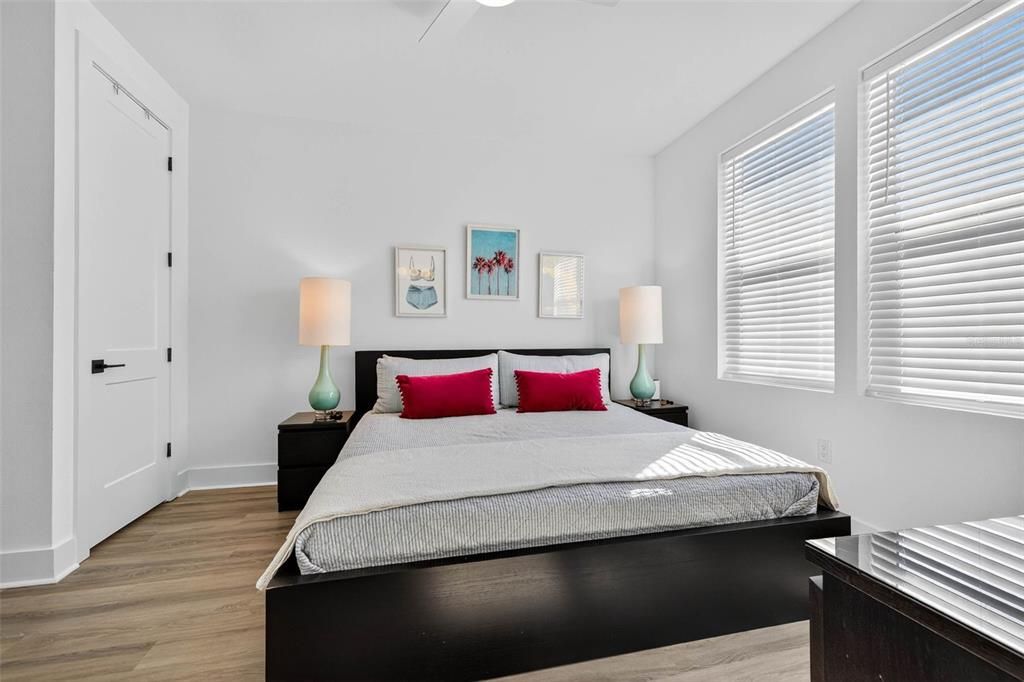 Active With Contract: $799,000 (3 beds, 3 baths, 1990 Square Feet)