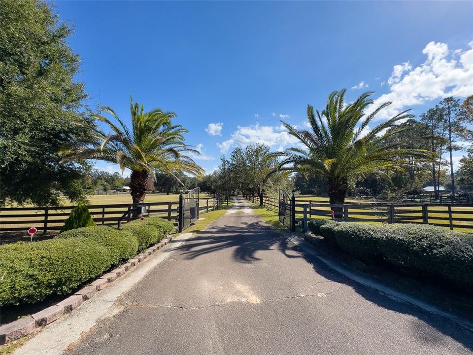 En Venta: $775,000 (4 camas, 3 baños, 3471 Pies cuadrados)