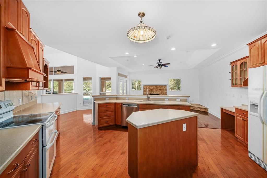 En Venta: $775,000 (4 camas, 3 baños, 3471 Pies cuadrados)