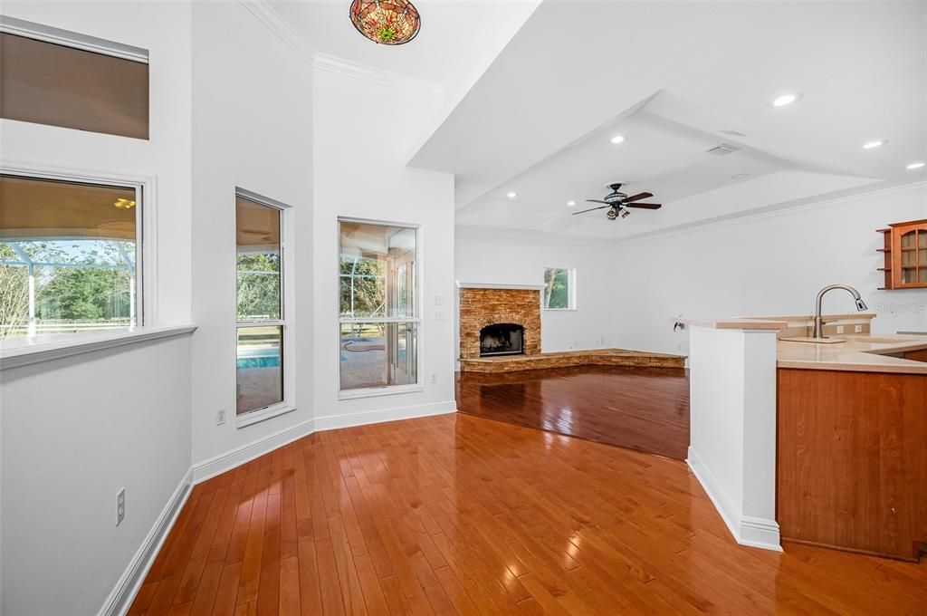 En Venta: $775,000 (4 camas, 3 baños, 3471 Pies cuadrados)